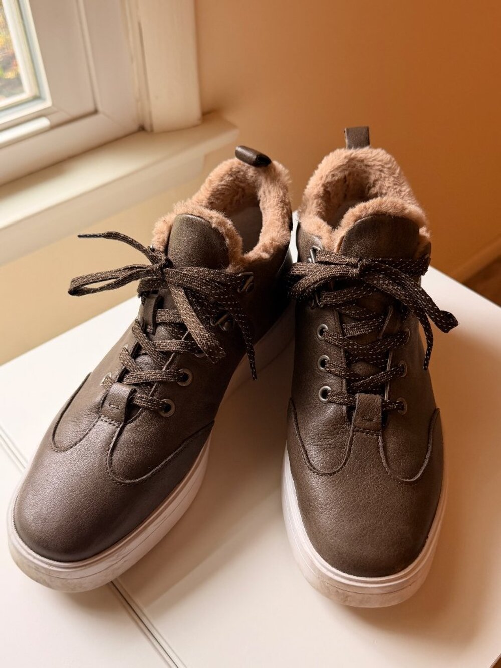 Clarks Hero HIker Boots, womens size 8, army green leather with plush lining